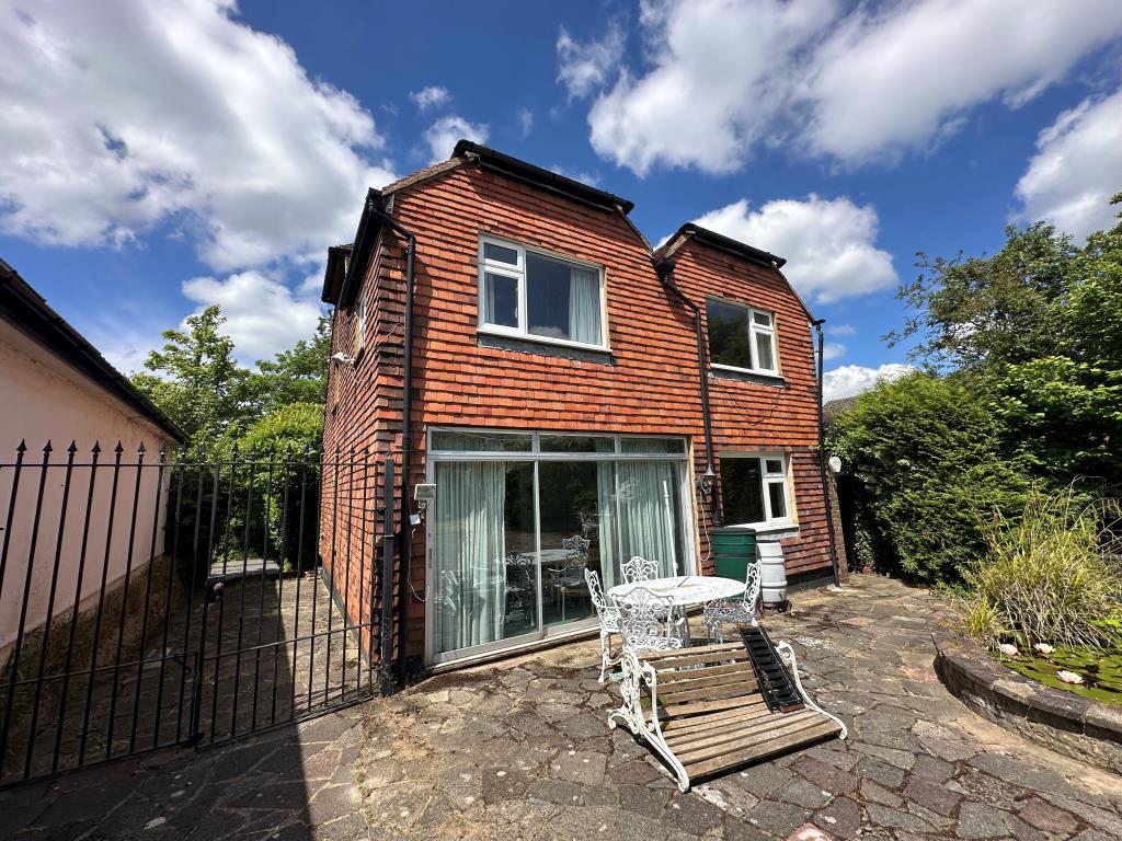 Lot: 63 - DETACHED HOUSE FOR REPAIR WITH POTENTIAL - Rear of detached property